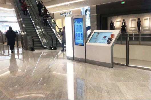在選擇廣告機(jī)廠家的時(shí)候需要留心的地方有哪些？